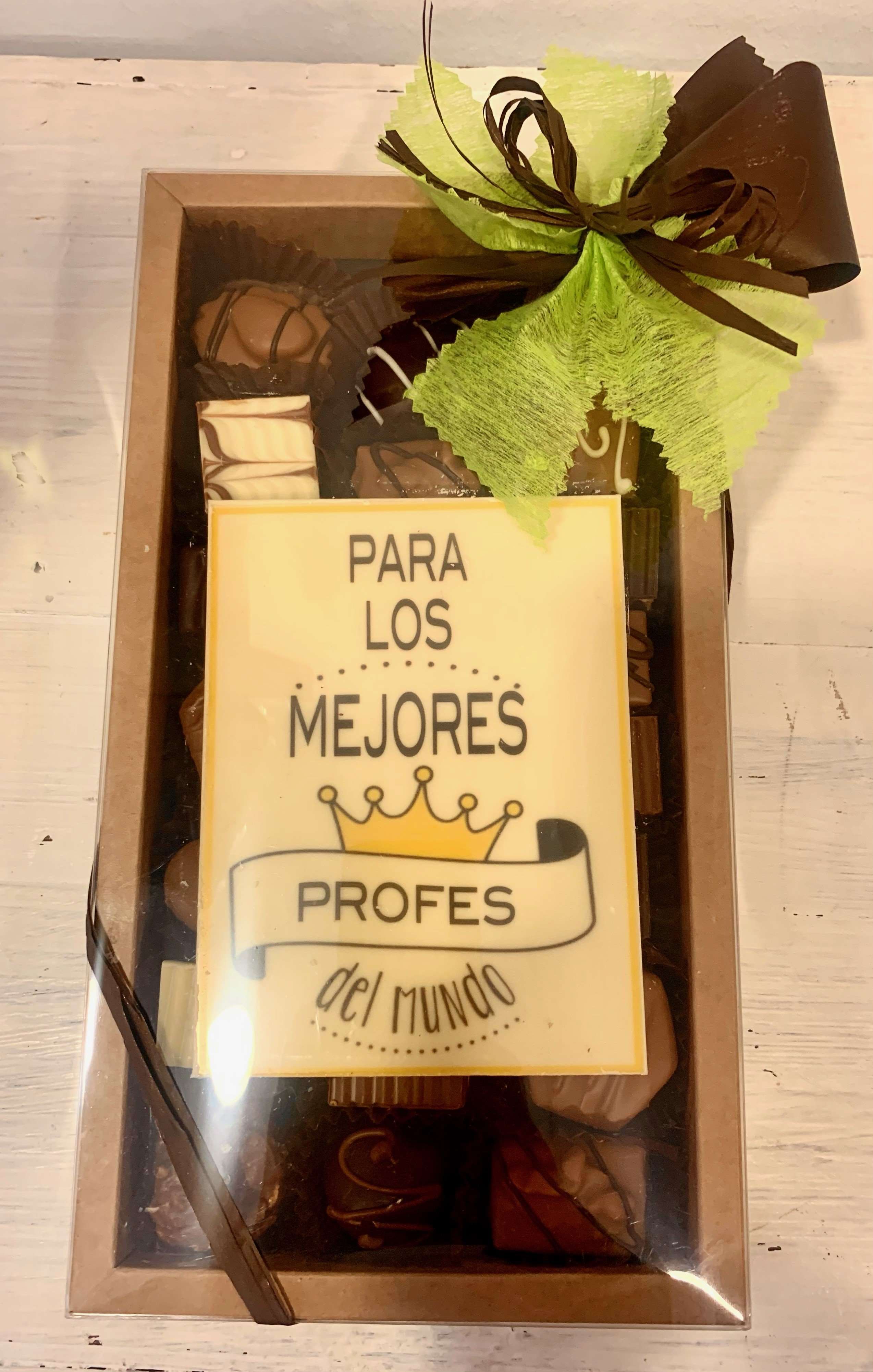 CAJA MEDIANA CON PLACA DE CHOCOLATE PROFESOR