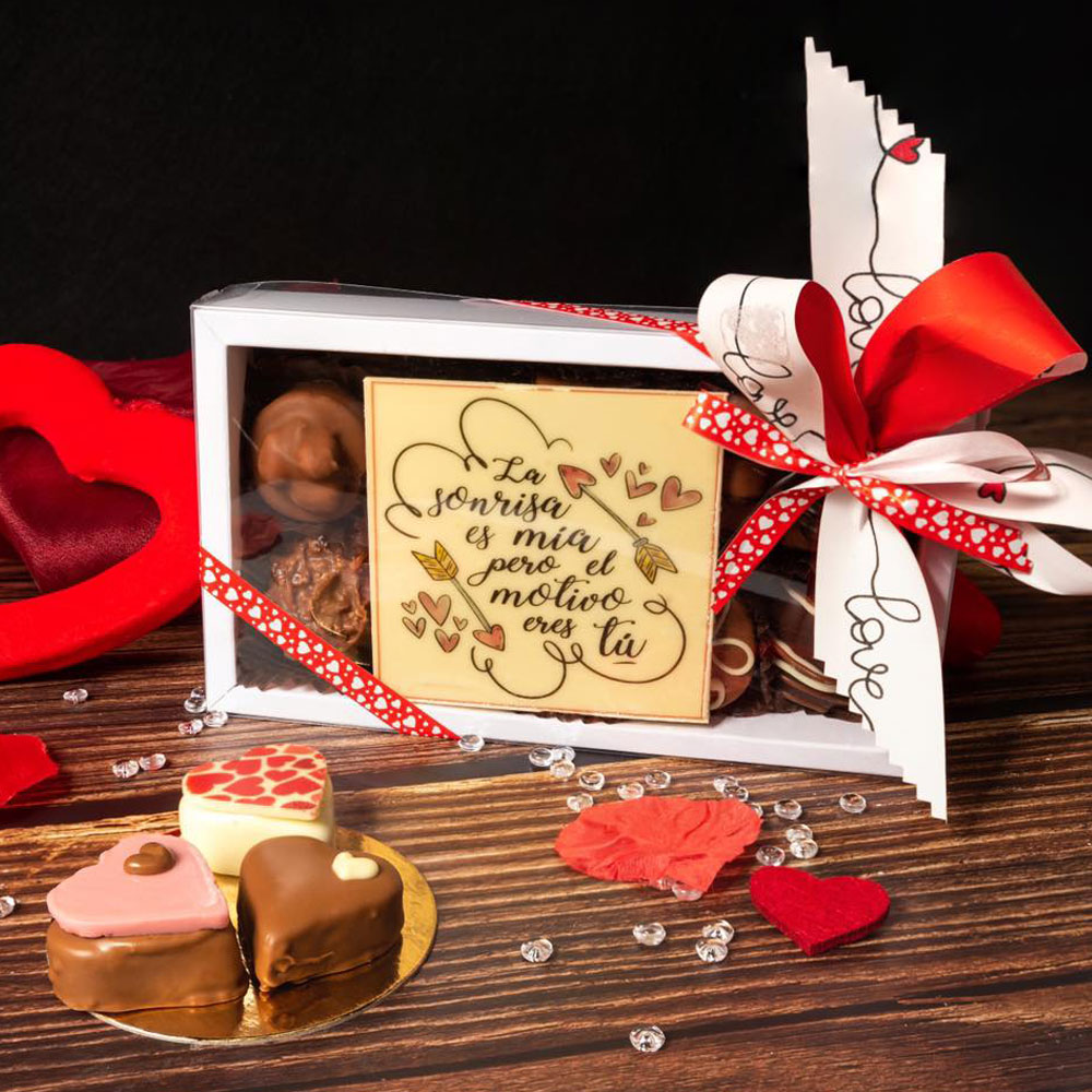 CAJA DE BOMBONES ARTESANOS CON PLACA DE CHOCOLATE DE SAN VALENTIN