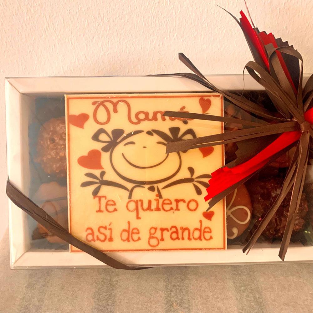 CAJA DE BOMBONES CON PLACA DE CHOCOLATE CON TEXTO 